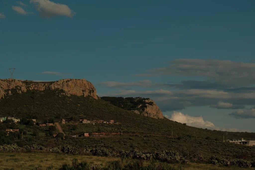 Atardecer dorado sobre las colinas zacatecanas